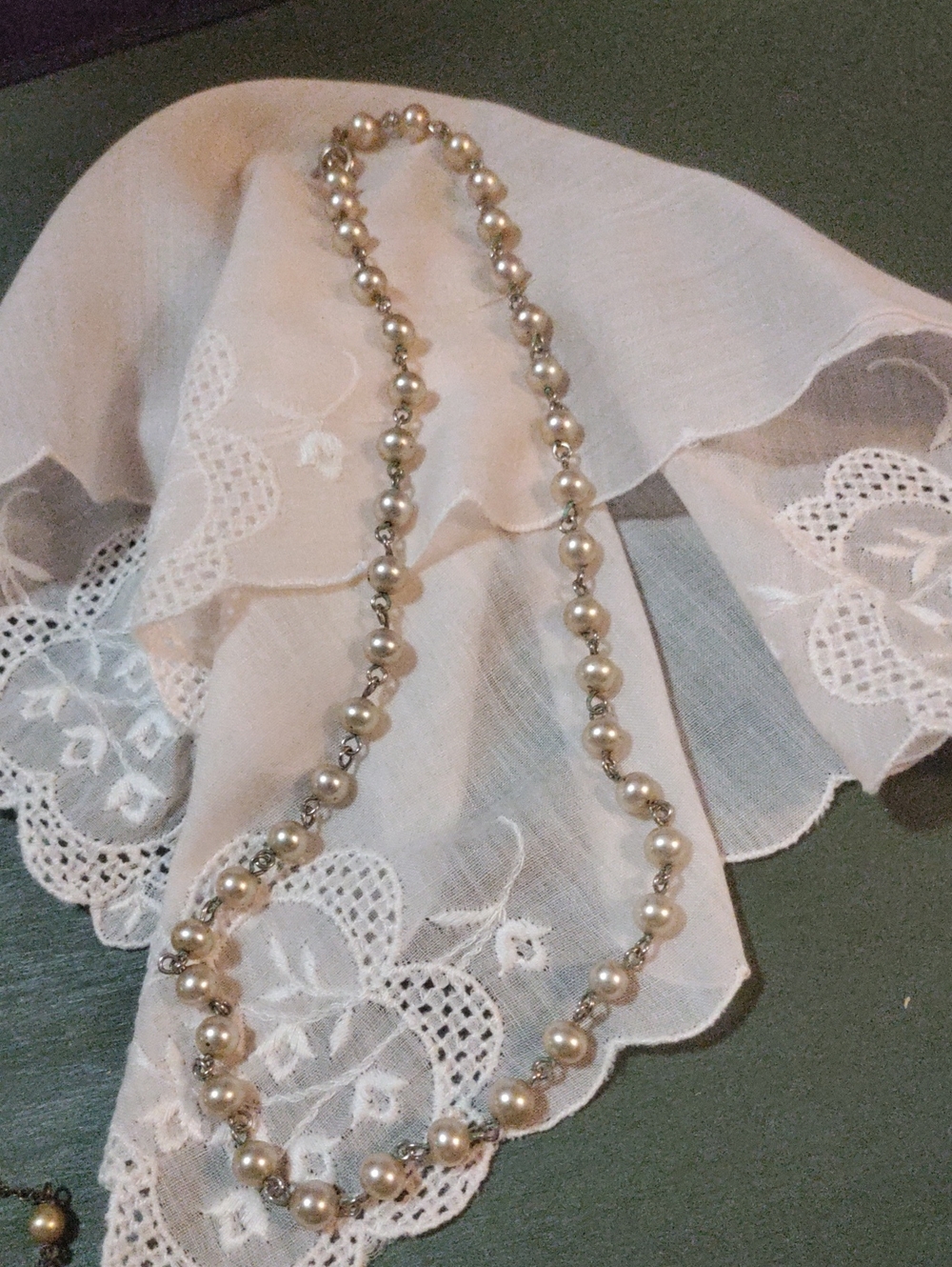 Vintage 60's Classic Pearl Bead Necklace in Cream and Silver Tones